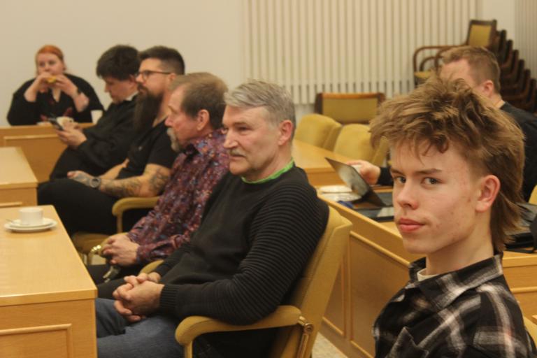 "Nyt on potkittava kaikkia käyttämään verkkojaan"