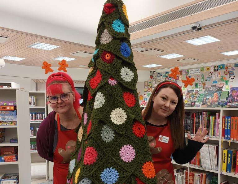 Innokkaat askartelijat valtasivat kirjaston Vampulan joulunavauksessa