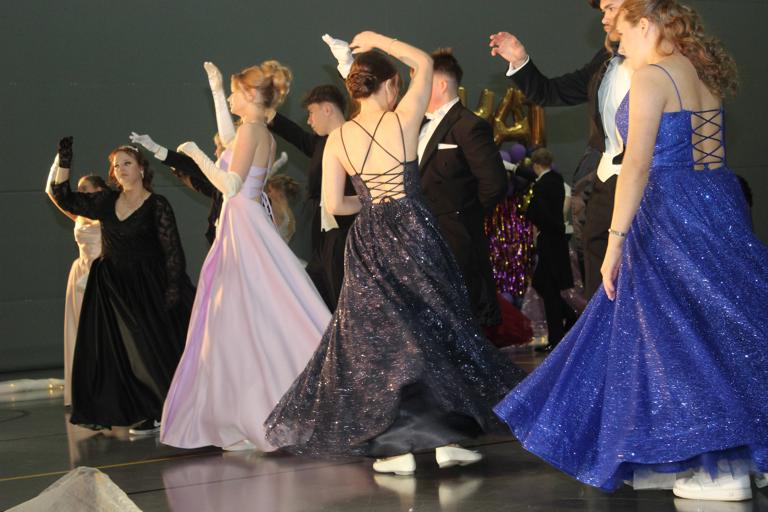 Lauttakylän wanhat tanssiwat – niweliä säästelemättä